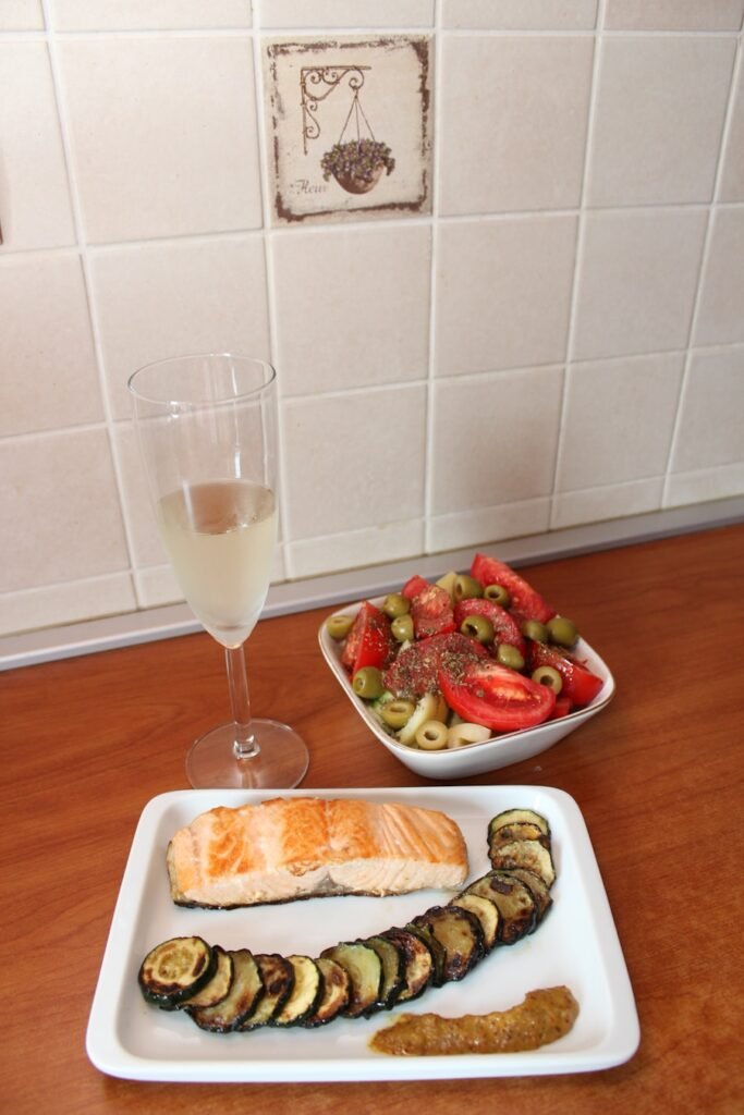Photo Wine pairing with salmon